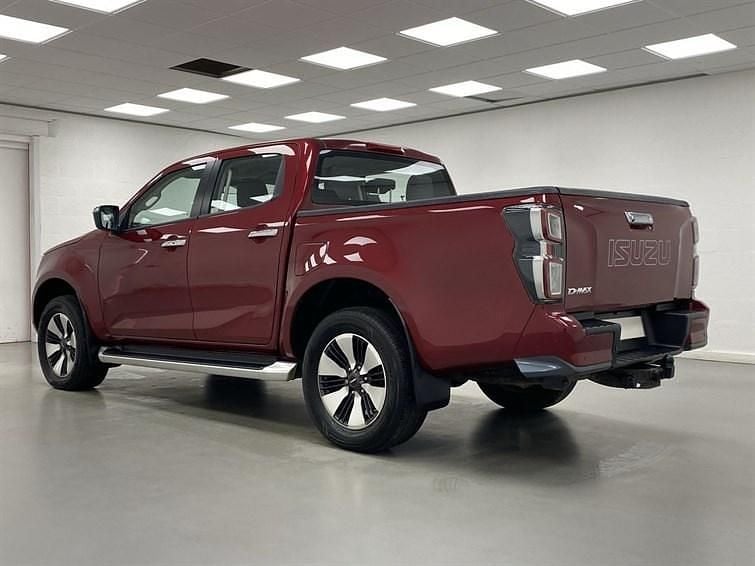 Used Isuzu D-Max 163 HP (119 kW) 2022 Red Pickup