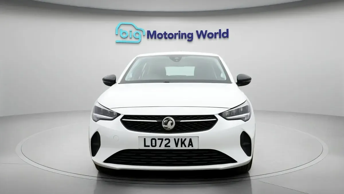 Usado Vauxhall Corsa Design Edition 75 HP (55 kW) 2022 Branco Citadino