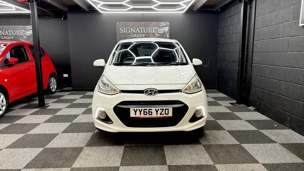 Used Hyundai i10 Premium 2017 White Hatchback