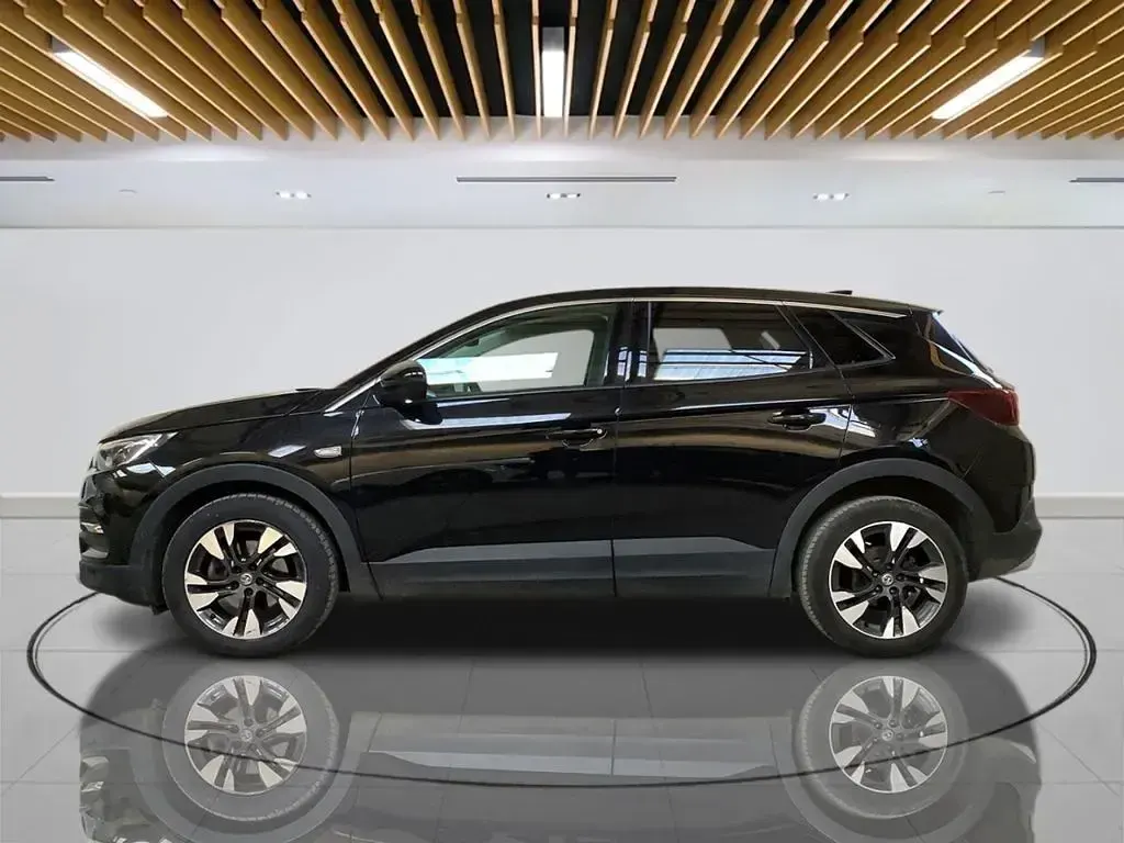 Used Vauxhall Grandland X SRi 130 HP (95 kW) 2019 Black SUV