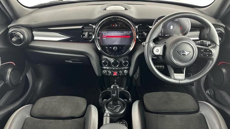 Used Mini Cooper Hatch 134 HP (98 kW) 2024 Black Hatchback