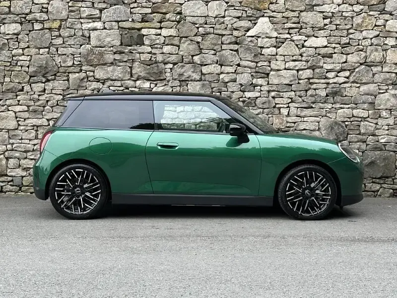 New Mini Cooper Exclusive 135 kW (184 HP) 2026 Green Hatchback