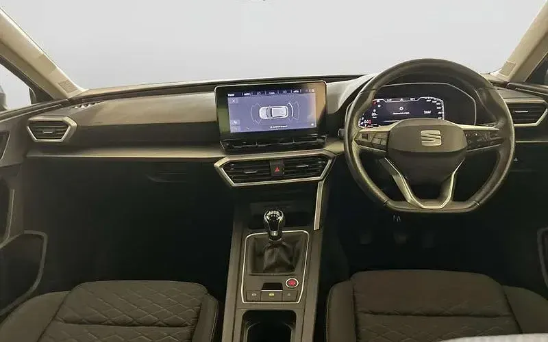 Begagnad Seat Leon FR 131 HK (96 kW) 2023 Grå Halvkombi