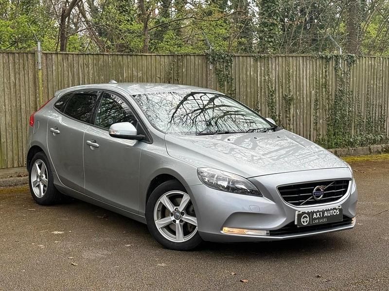 Used Volvo V40 115 HP (84 kW) 2014 Silver Hatchback