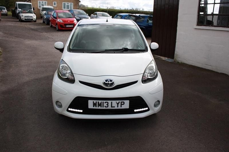 Used Toyota Aygo 68 HP (50 kW) 2013 White Hatchback