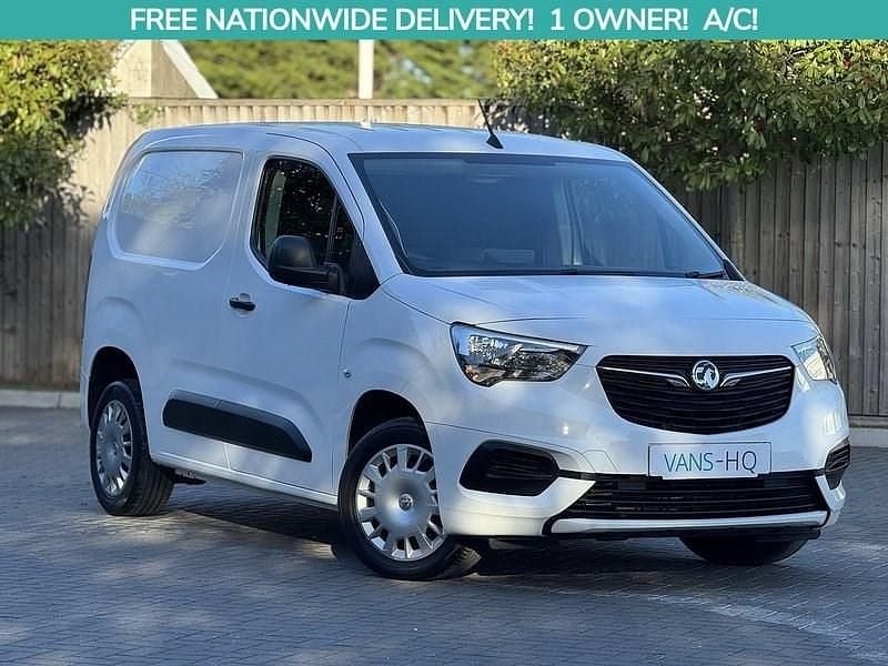 White Used 2020 Vauxhall Combo Sportive MPV | £6,945 (Good price) - Image 1/4