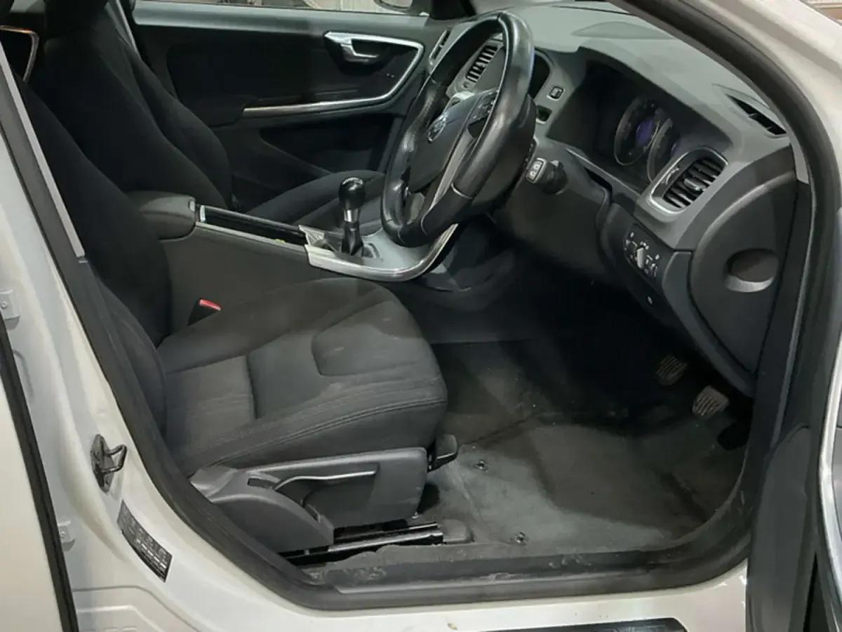 Used Volvo V60 115 HP (84 kW) 2013 White Estate