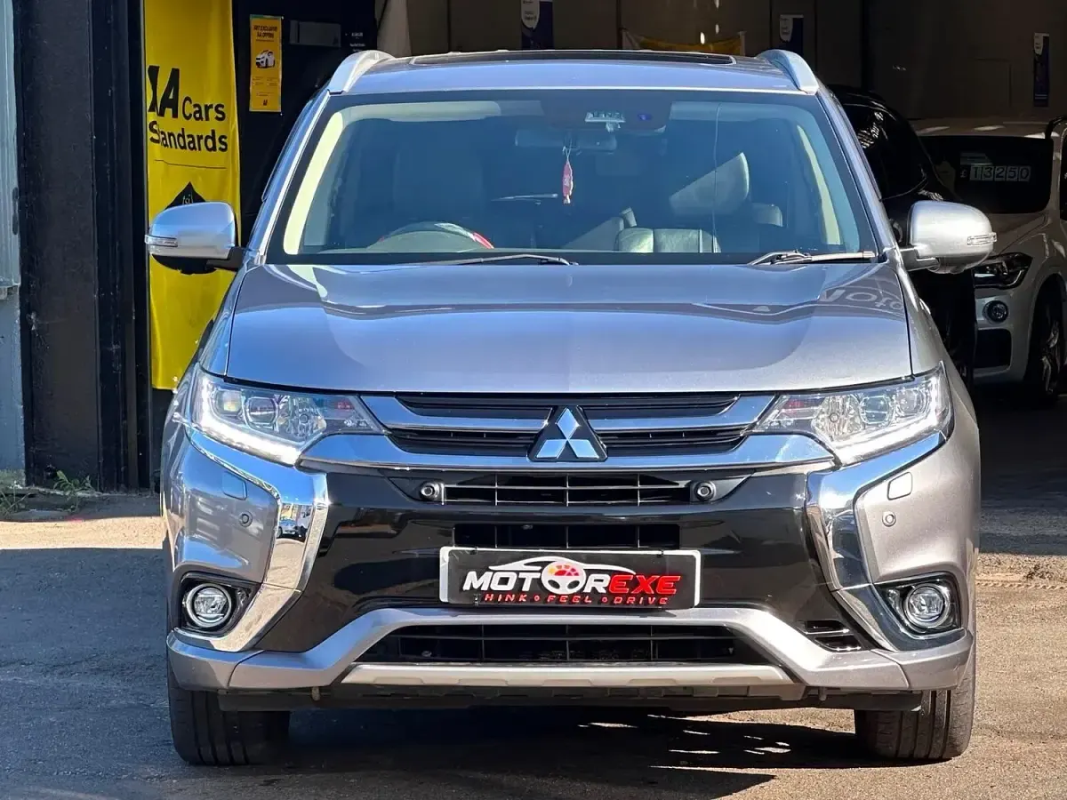 Used Mitsubishi Outlander P-HEV 2017 Grey Estate