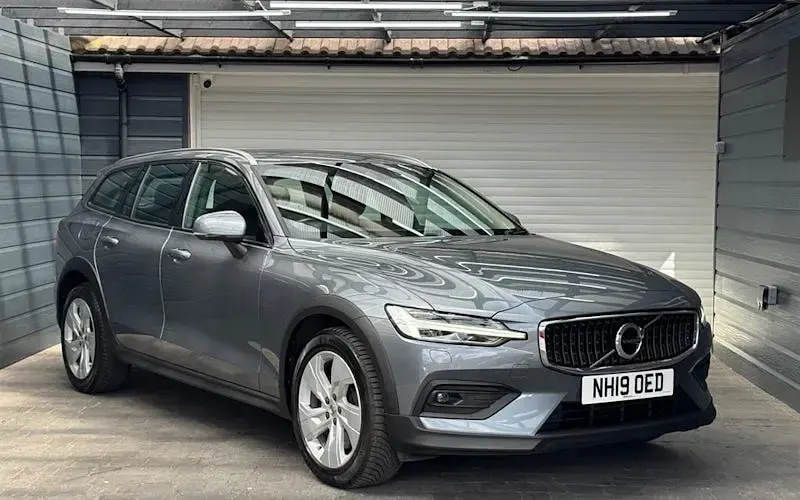 Begagnad Volvo V60 CC Plus 190 HK (139 kW) 2020 Kombi