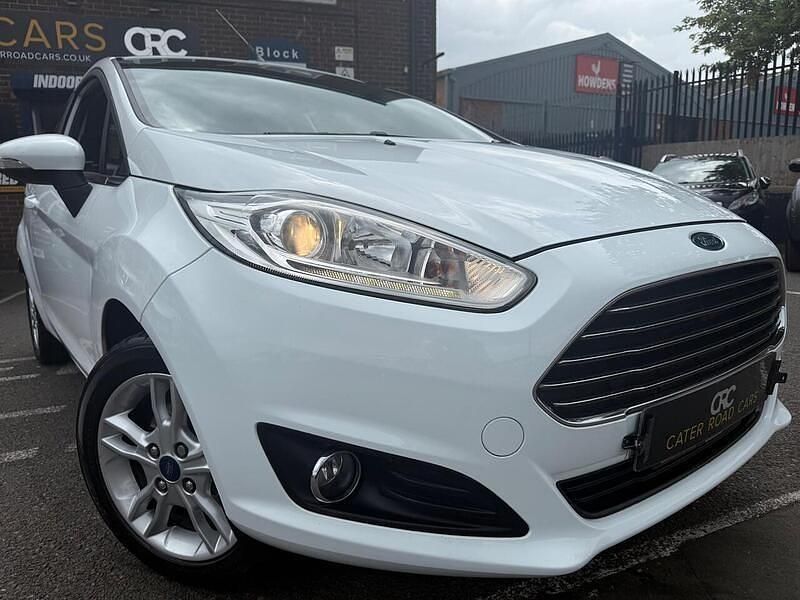 White Used 2015 Ford Fiesta Zetec Hatchback | £5,495 (Fair price) - Image 1/4