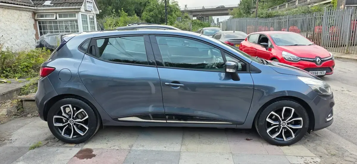 Used Renault Clio Dynamique 2017 Grey Hatchback