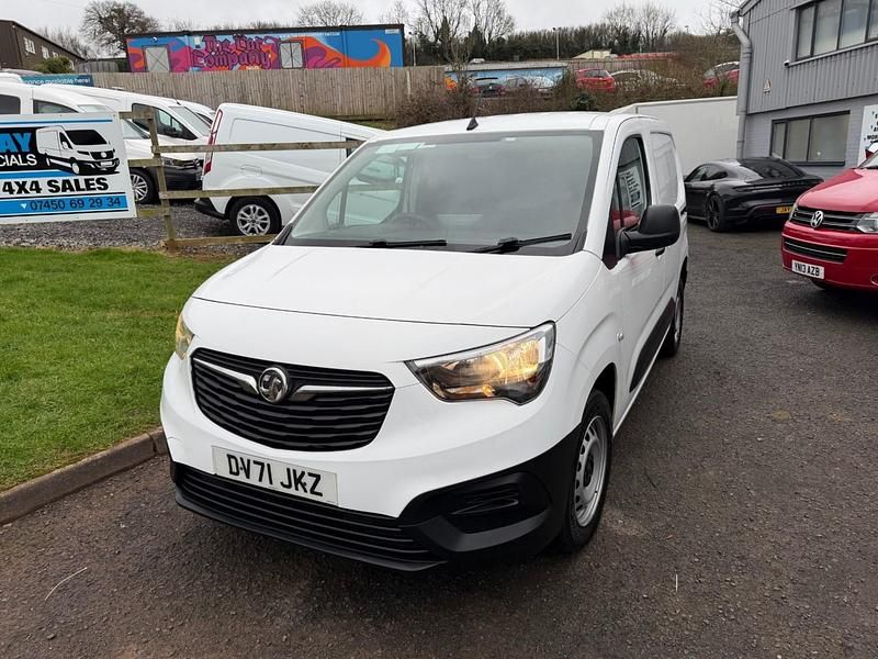 Used Vauxhall Combo 100 HP (73 kW) 2021 White Van