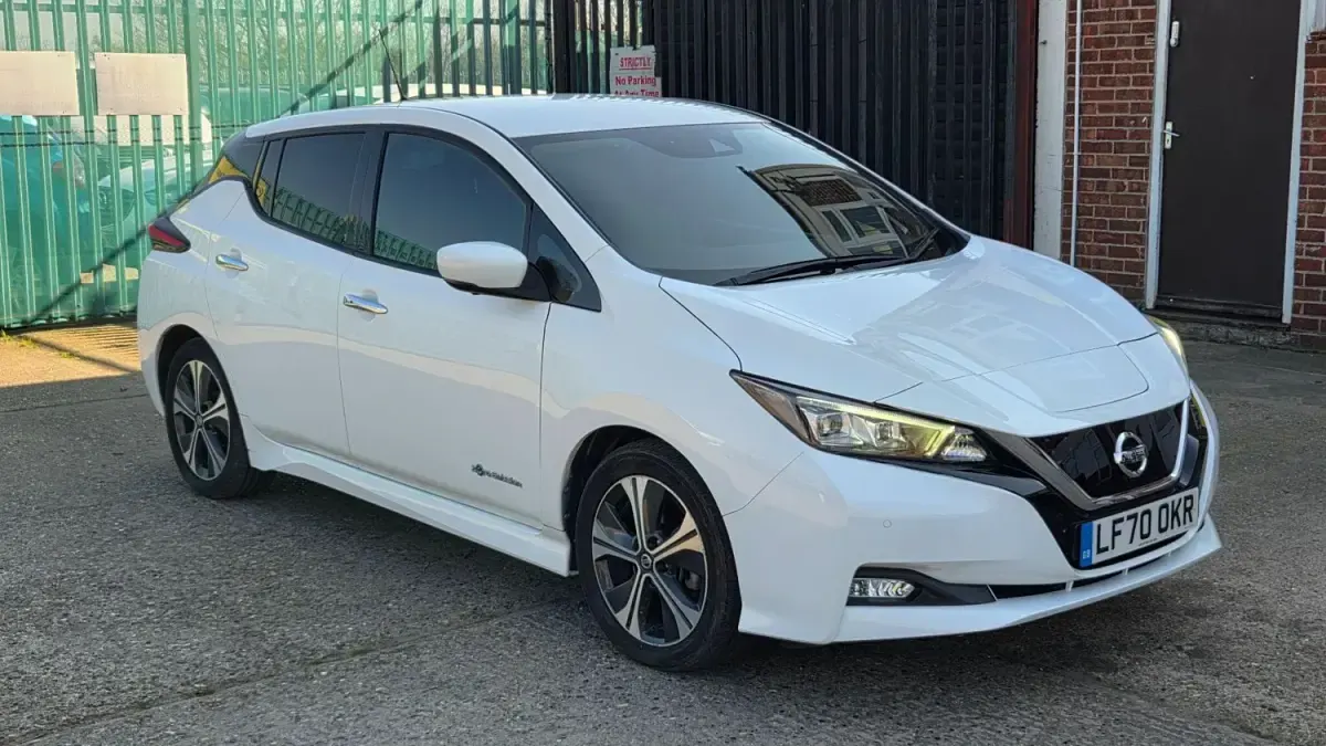 Begagnad Nissan Leaf Tekna 110 kW (150 HK) 2020 Vit Halvkombi
