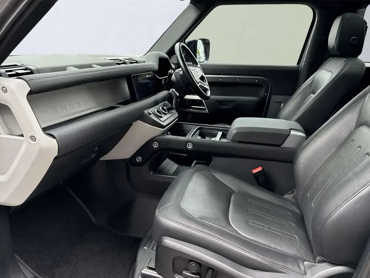 Używany Land Rover Defender SE Dynamic 2021 Szary SUV