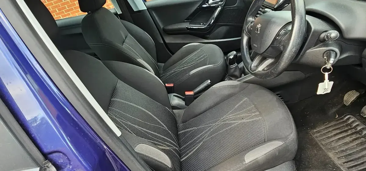 Used Peugeot 208 Active 82 HP (60 kW) 2013 Blue Hatchback