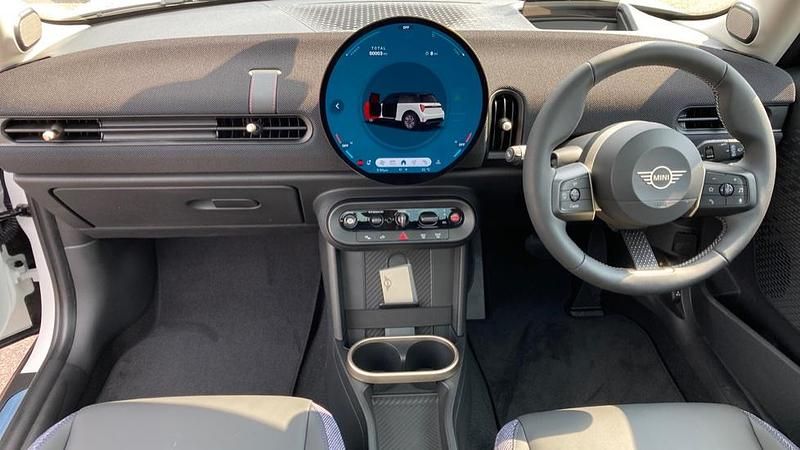 Used Mini Cooper Classic 201 HP (147 kW) 2024 White Hatchback