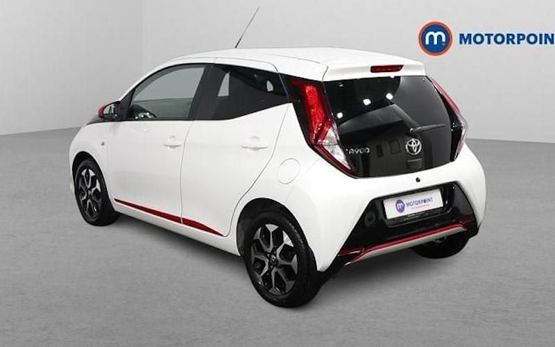 Usado Toyota Aygo Trend 72 HP (52 kW) 2020 Branco Citadino