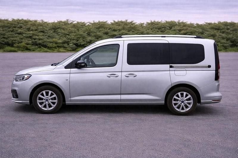 Used Ford Tourneo Connect Titanium 122 HP (89 kW) 2023 Silver MPV