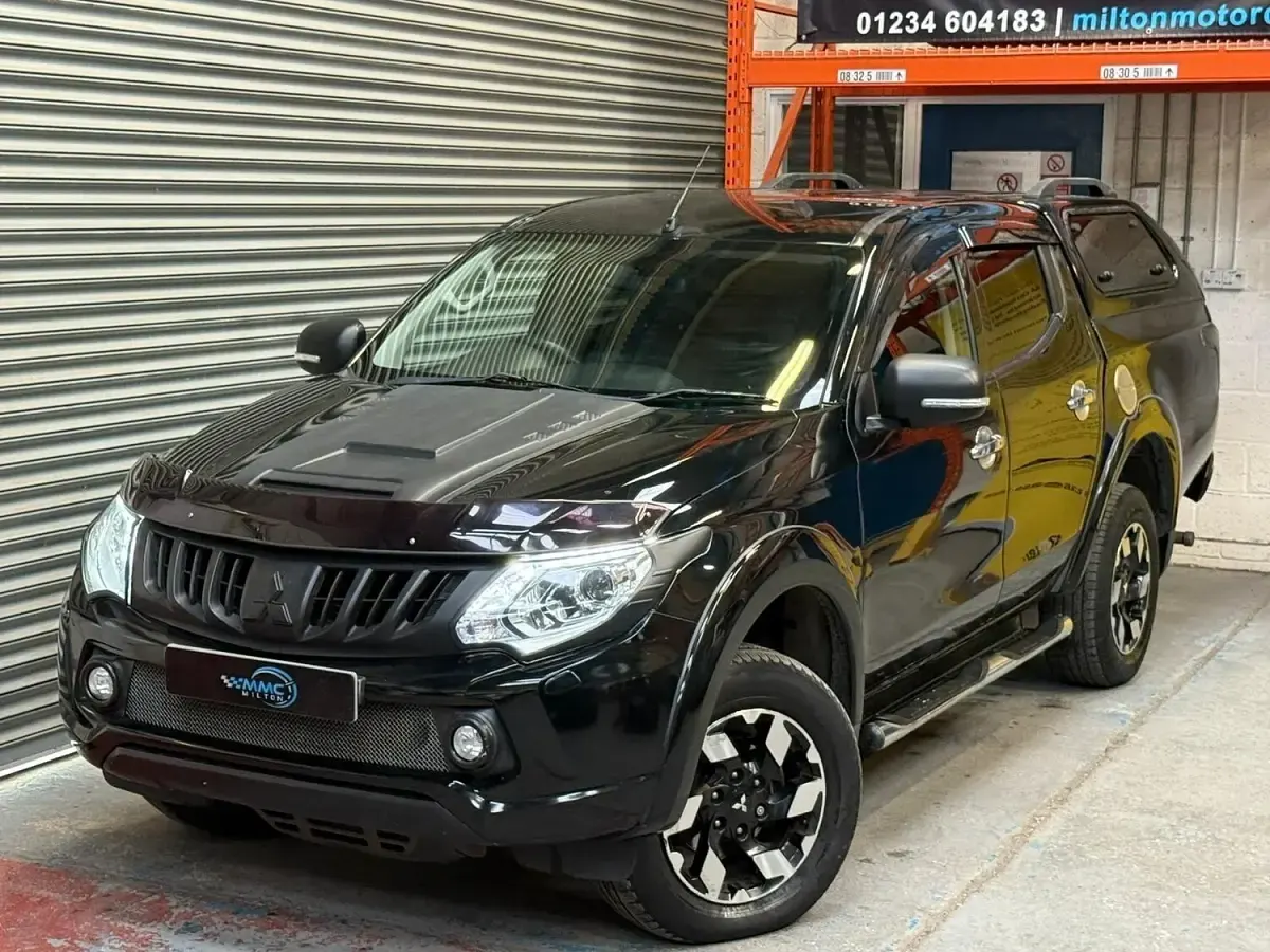 Used Mitsubishi L200 2016 Black Pickup