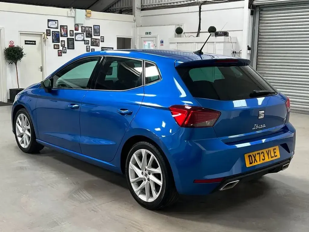 Używany Seat Ibiza FR 95 KM (69 kW) 2023 Niebieski Hatchback