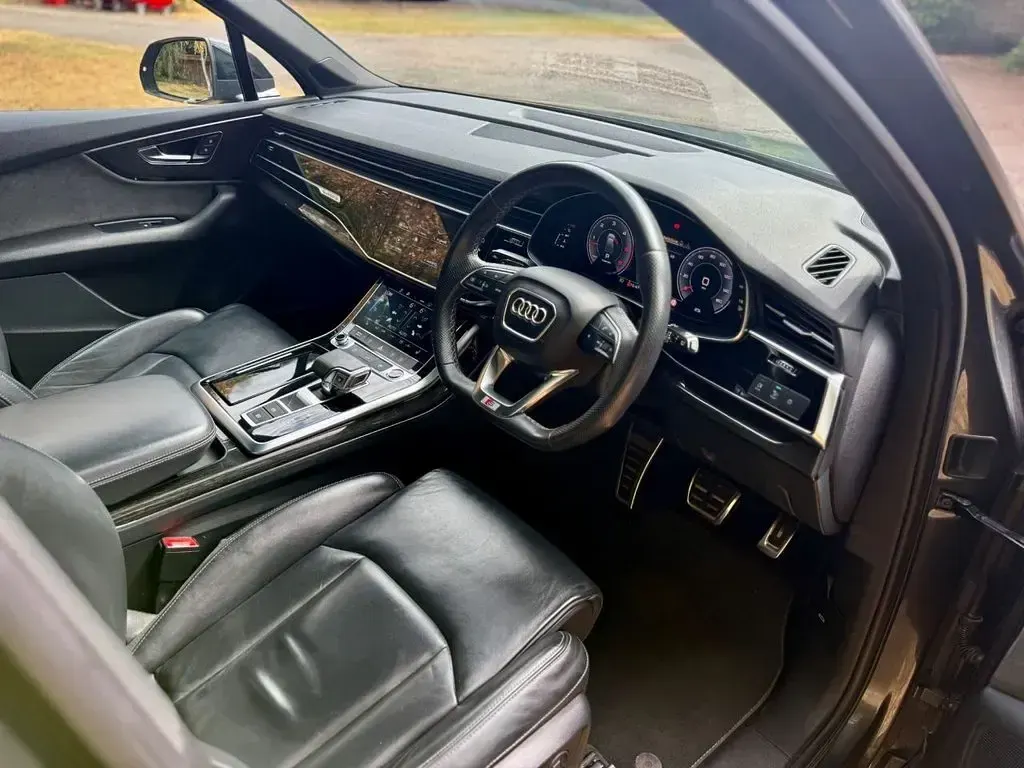 Used Audi Q7 Black Edition 286 HP (210 kW) 2021 Grey SUV
