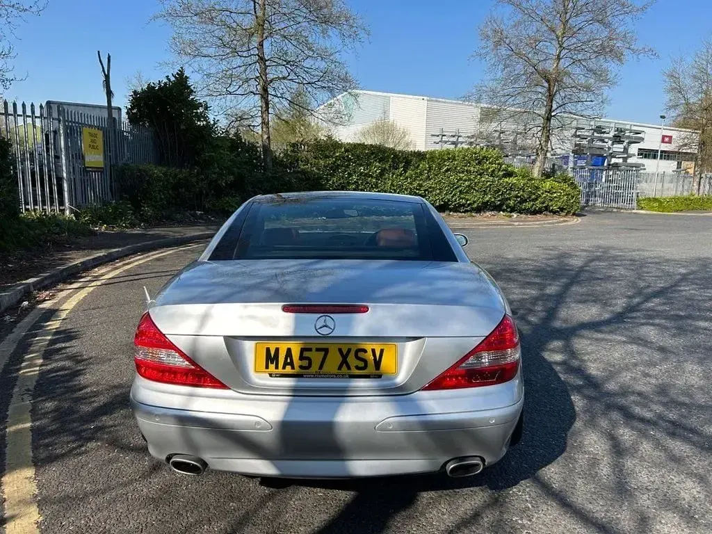 Käytetty Mercedes SL350 272 HP (200 kW) 2007 Hopea Avoauto