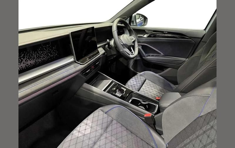 Begagnad VW Tayron R-line 148 HK (108 kW) 2025 Silver SUV