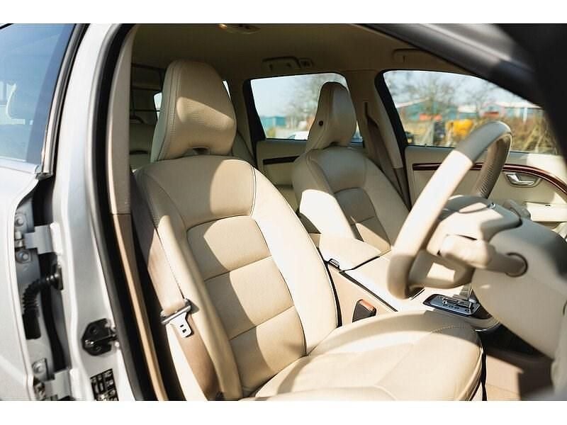 Used Volvo XC70 SE Lux 205 HP (150 kW) 2011 Silver Estate