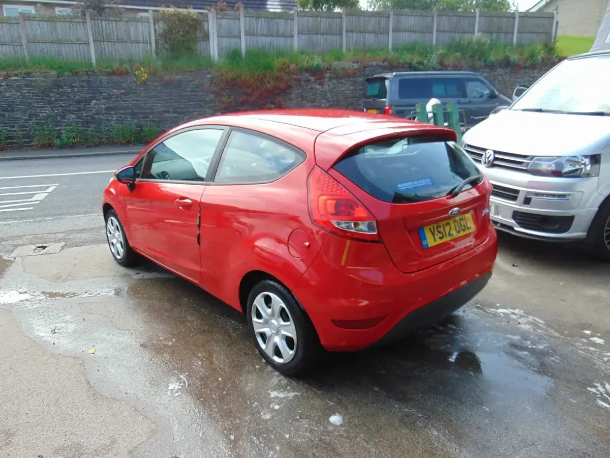 Used Ford Fiesta Style 82 HP (60 kW) 2012 Red Hatchback
