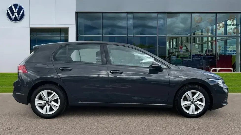Used VW Golf VIII Life 130 HP (95 kW) 2024 Urano grey