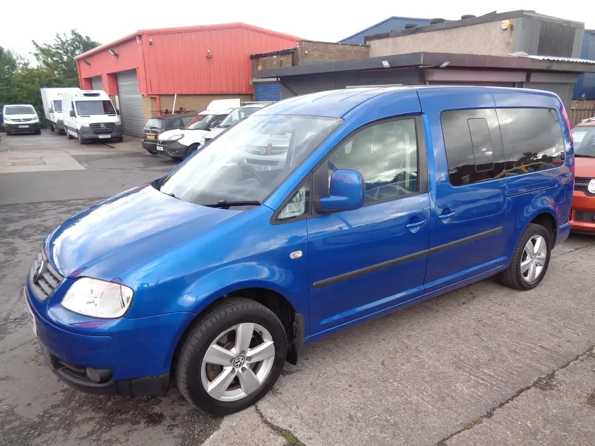 Used VW Caddy Maxi Life 104 HP (76 kW) 2009 Blue MPV