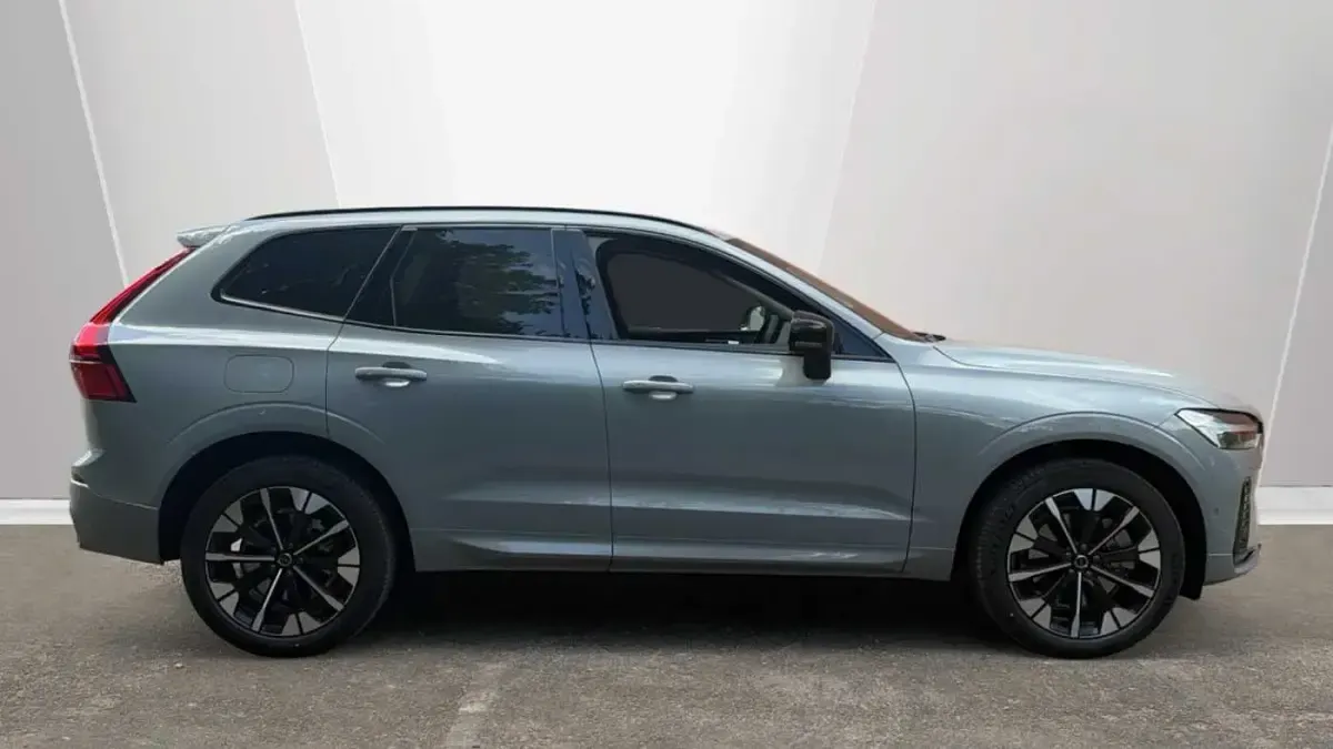 Used Volvo XC60 Plus 250 HP (183 kW) 2026 Blue SUV