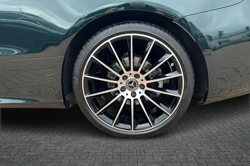 Used Mercedes E220 AMG Line Premium Plus 194 HP (142 kW) 2020 Green Cabriolet