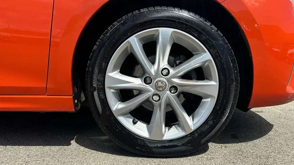 Used Vauxhall Corsa Elite 75 HP (55 kW) 2021 Orange Hatchback