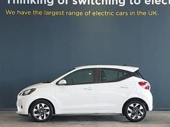 Used Hyundai i10 Advanced 84 HP (61 kW) 2024 White Hatchback