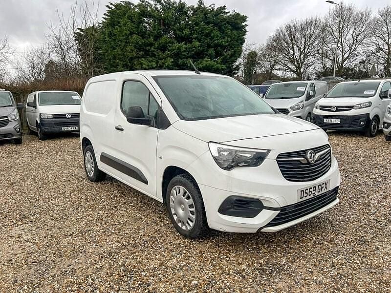 Used Vauxhall Combo Sportive 100 HP (73 kW) 2019 White MPV
