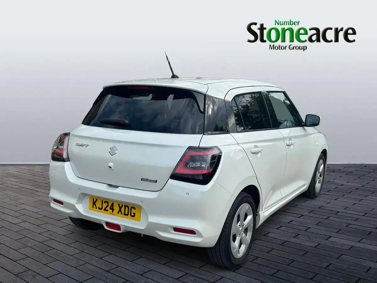 Used Suzuki Swift 82 HP (60 kW) 2024 White Hatchback
