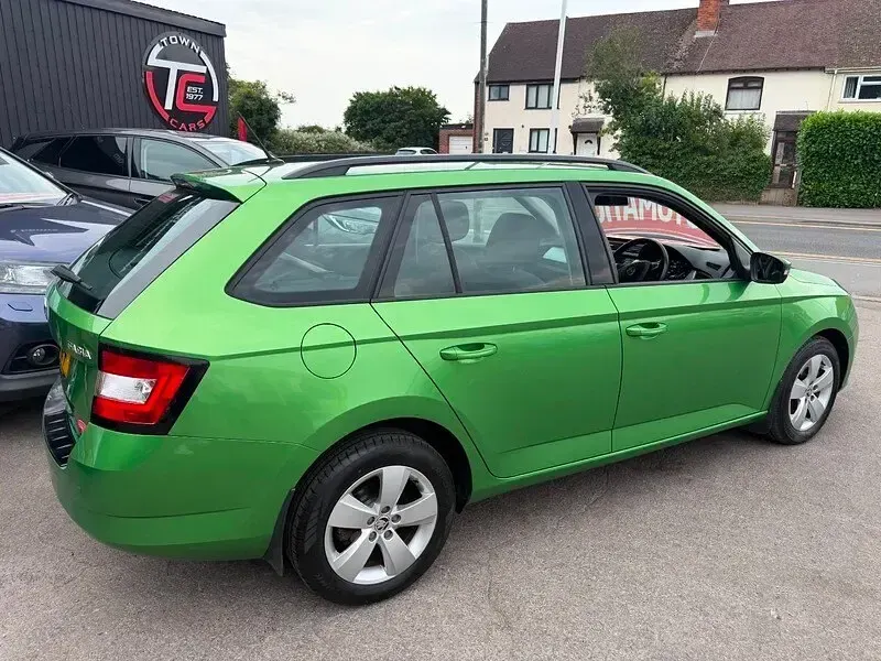 Used Skoda Fabia SE 110 HP (80 kW) 2017 Green Estate