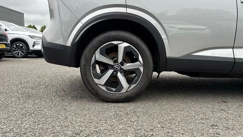 Used Nissan Qashqai N-Connecta 140 HP (102 kW) 2022 Silver SUV