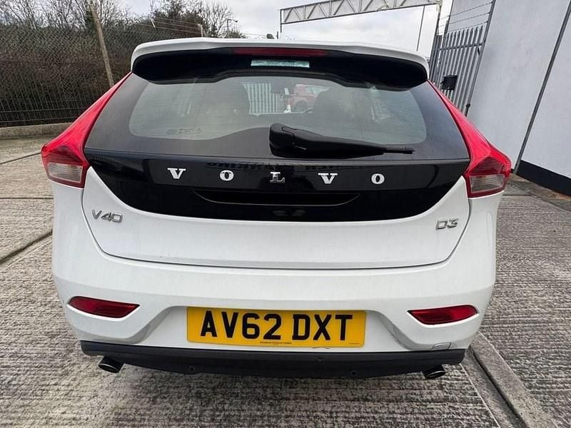 Used Volvo V40 SE 150 HP (110 kW) 2012 White Hatchback