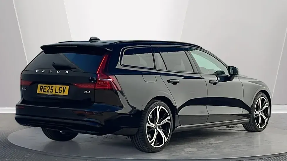 Used Volvo V60 Ultra 197 HP (144 kW) 2025 Black Estate