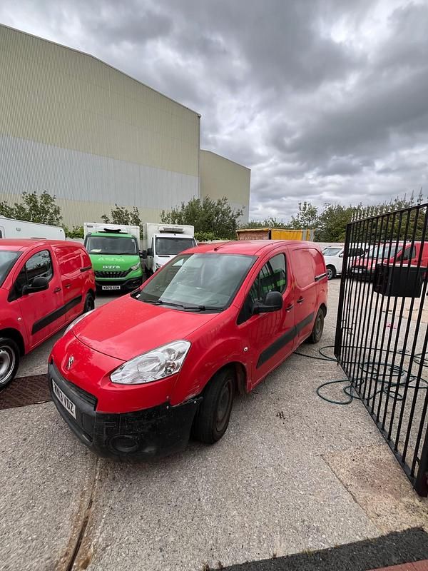 Used Peugeot Partner S 2013 Red MPV