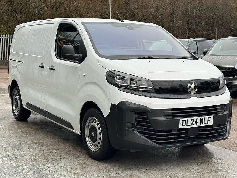 Used Vauxhall Vivaro 120 HP (88 kW) 2024 White MPV