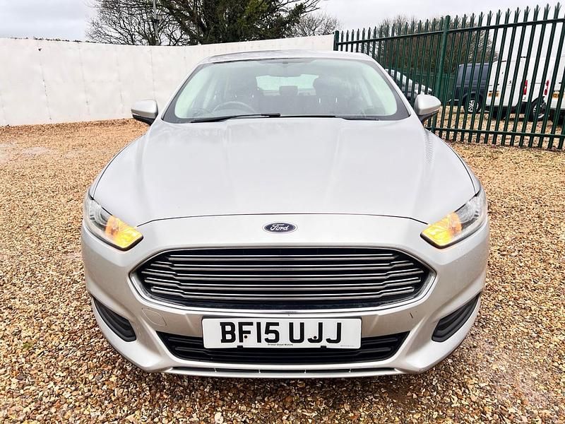 Used Ford Mondeo Style 115 HP (84 kW) 2015 Silver Hatchback