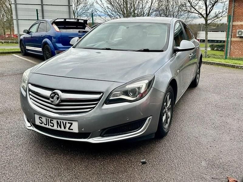 Used Vauxhall Insignia Design Edition 140 HP (102 kW) 2015 Silver Hatchback