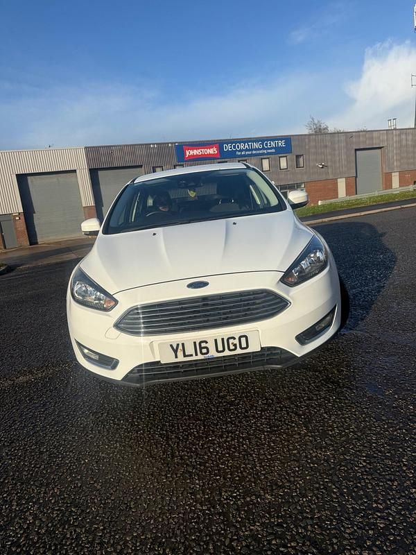 Begagnad Ford Focus Titanium 2016 Vit Halvkombi