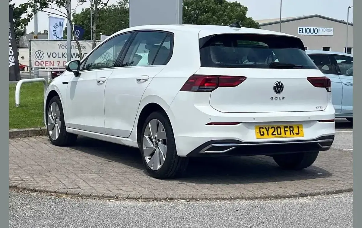 Used VW Golf VIII Style 147 HP (108 kW) 2020 White Hatchback