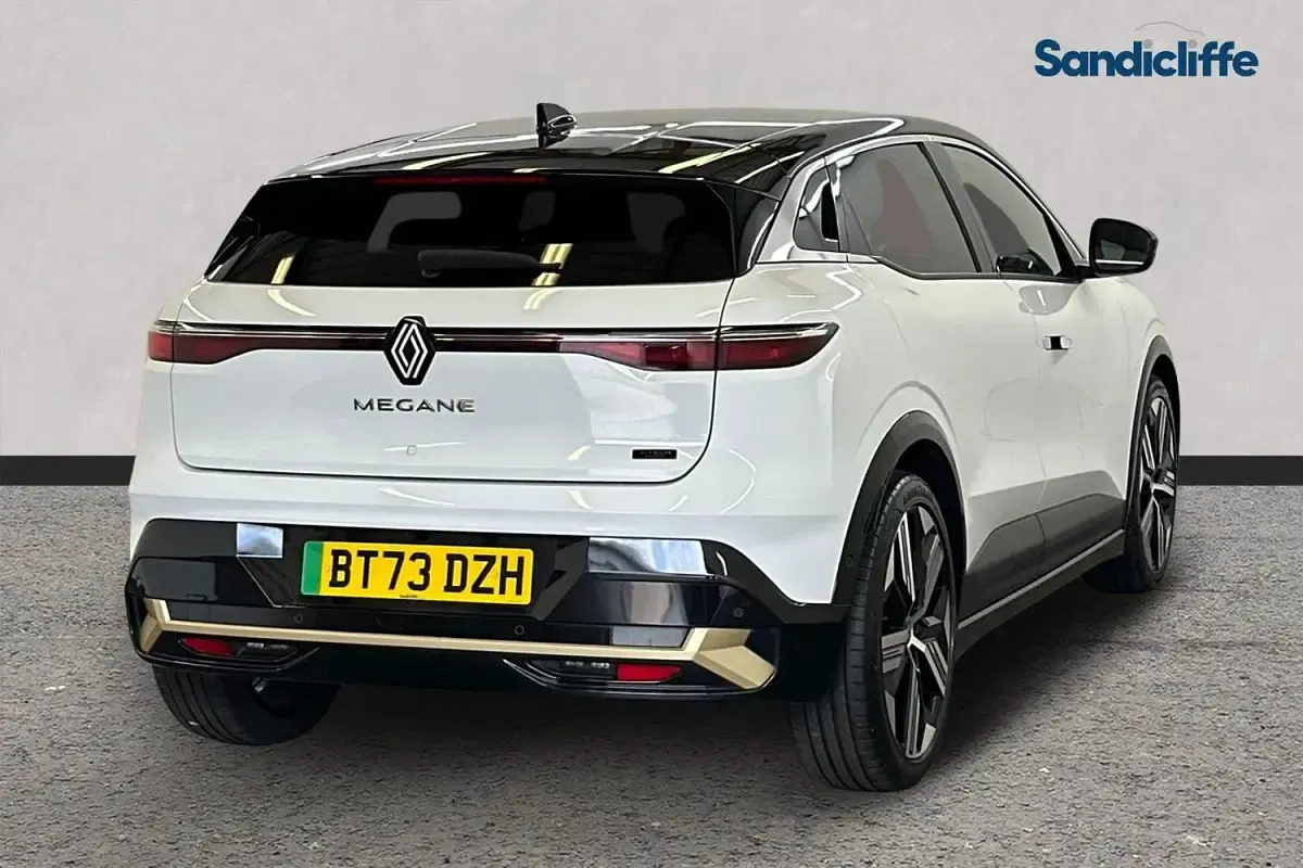 Used Renault Megane E-Tech Iconic 160 kW (218 HP) 2022 White/black Hatchback