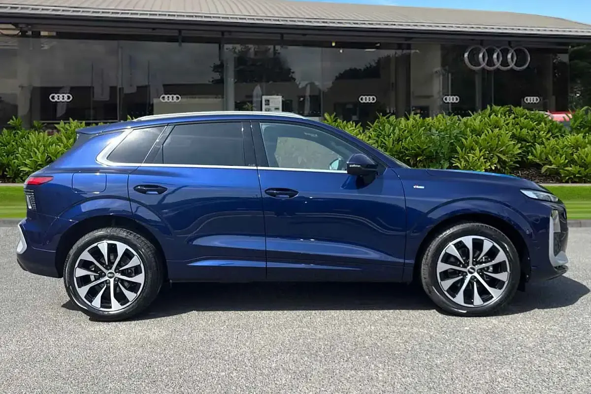 New Audi Q3 S-Line 150 HP (110 kW) 2026 Blue SUV