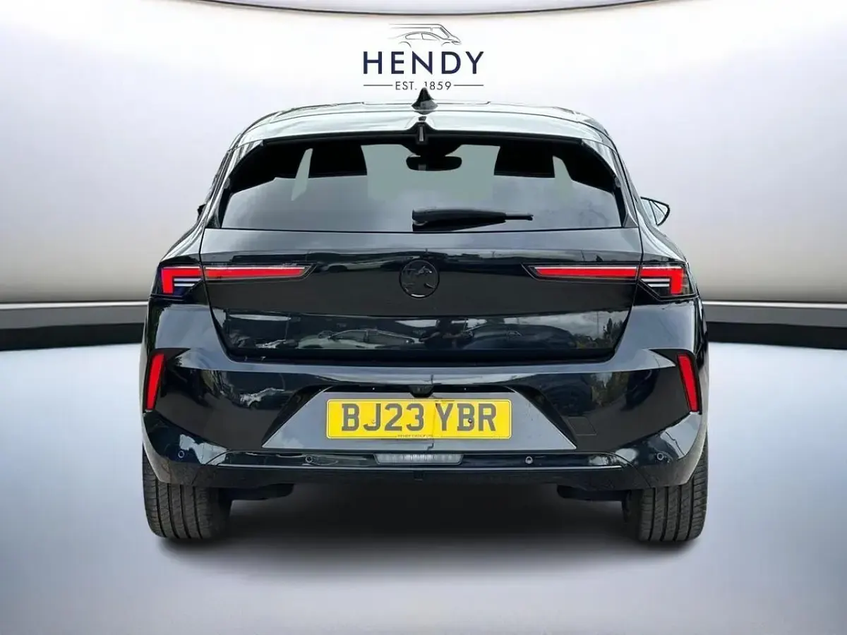 Used Vauxhall Astra Ultimate 128 HP (94 kW) 2023 Black Hatchback